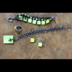 listing-status-banner